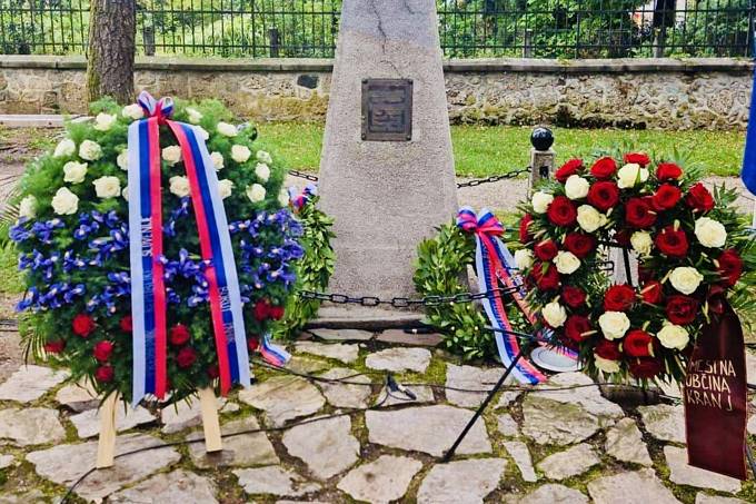 V petek, 9. septembra, je Garda Slovenske vojske v imenu predsednika republike položila venec k spomeniku bazoviškim junakom v Prešernovem gaju v Kranju, kjer je potekala slovesnost ob 92. obletnici njihove usmrtitve. Obeležje bazoviškim junakom so v Kranju postavili leta 1930 in velja za prvi antifašistični spomenik na svetu.